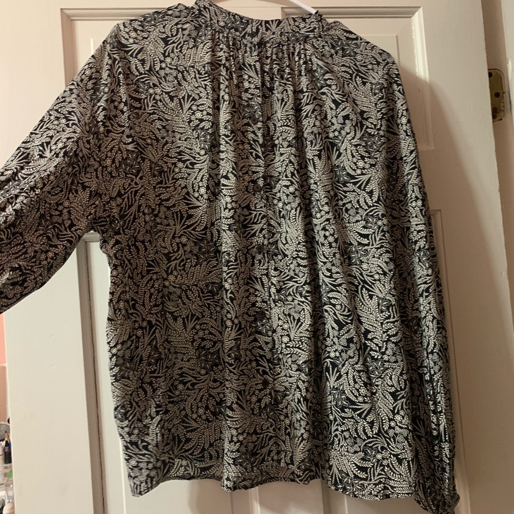 BLACK/GRAY/SILVER DESIGN HIGH NECK BLOUSE